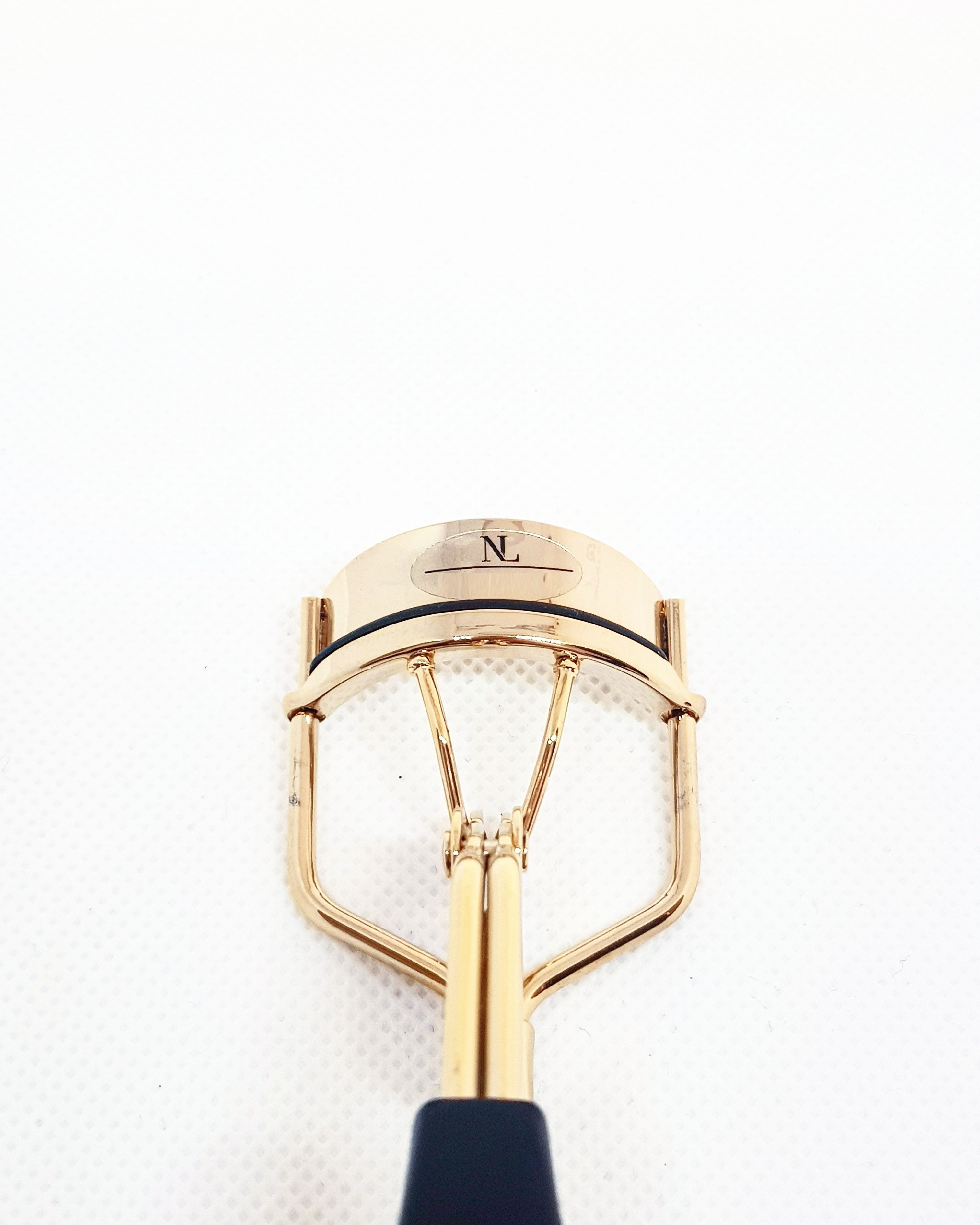 Wimpernzange Navyluu